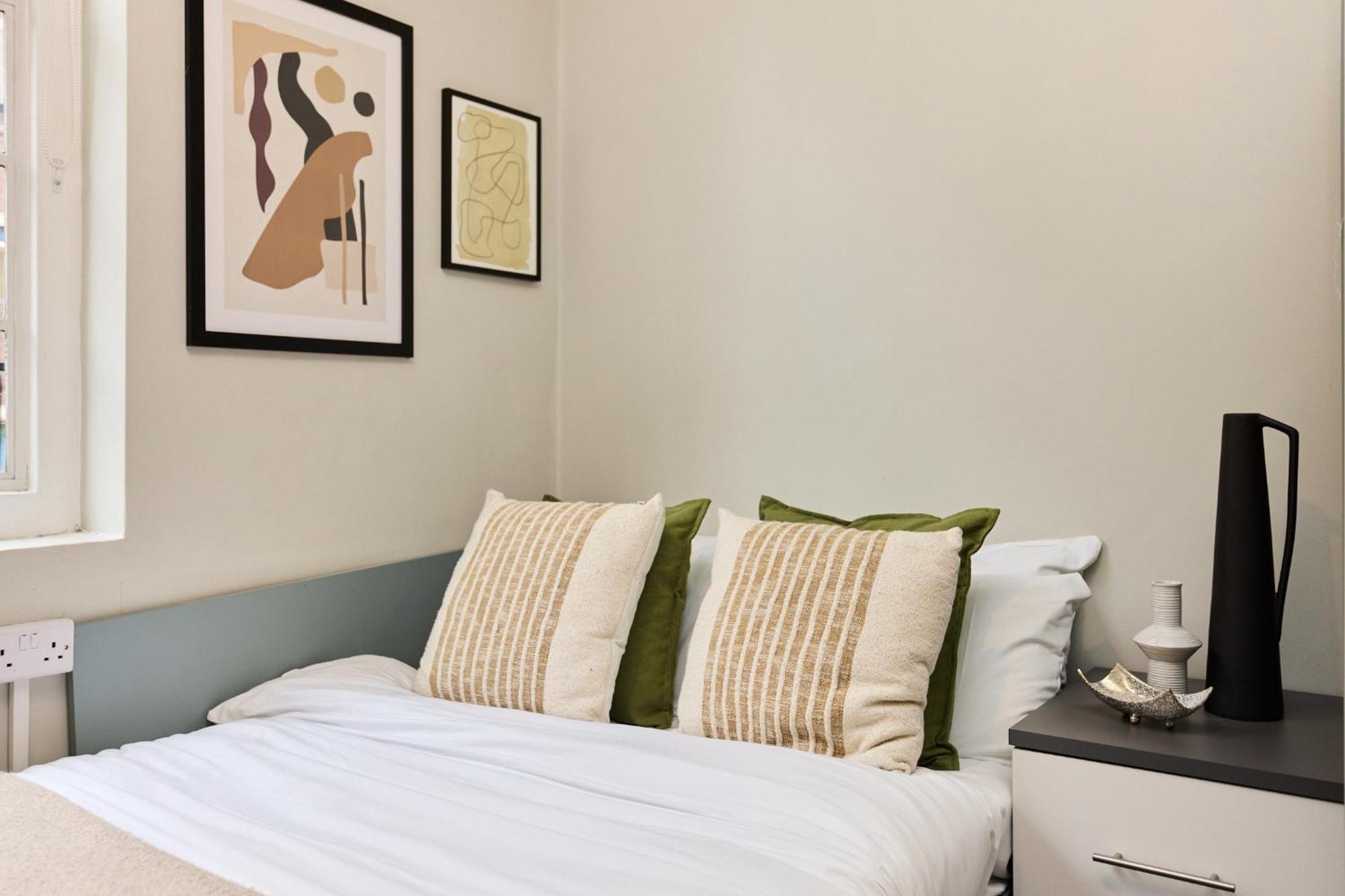 Louise House Hostel Londen Buitenkant foto