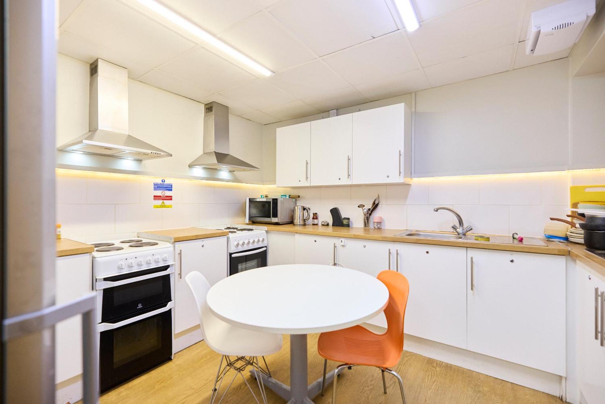 Louise House Hostel Londen Buitenkant foto